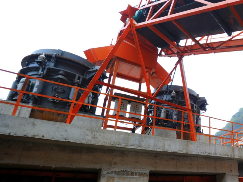 圓錐破碎機(jī)日常檢修內(nèi)容及注意事項(xiàng)