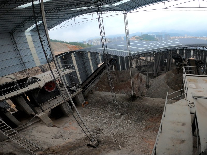 顎式破碎機(jī)現(xiàn)場(chǎng) 顎式破碎機(jī)現(xiàn)場(chǎng)