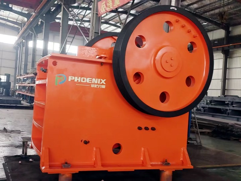 菲尼克斯礦山設(shè)備助力新疆客戶高效生產(chǎn)—喂料機(jī)、顎式破碎機(jī)等設(shè)備成功發(fā)貨